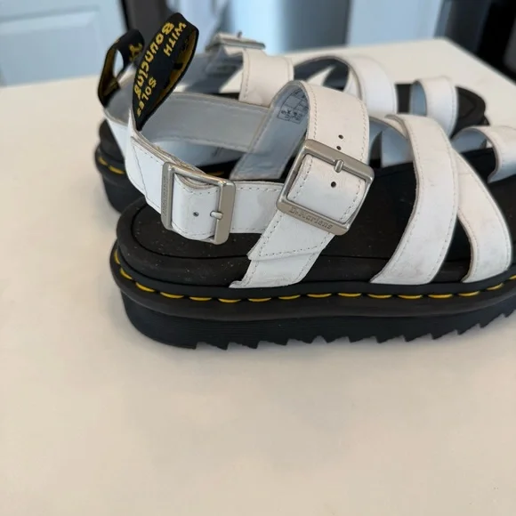 Dr Martens “AVRY” Women’s White Platform Sandals Size US 7 EU 38 NEW